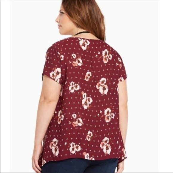 Torrid Red Georgette Sharkbite Floral Short Sleeve Top 0 - Picture 2 of 8